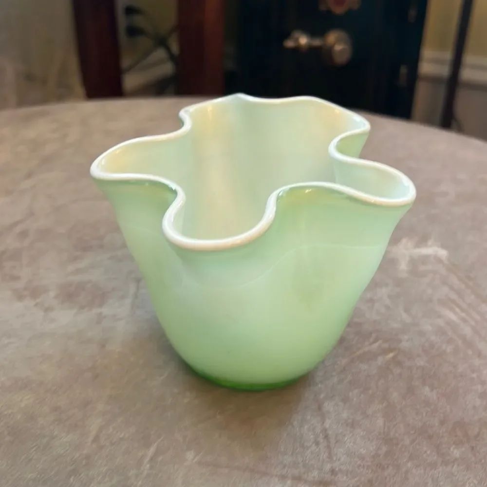 VTG Murano-style Handkerchief vase Green Glass Ruffled Vase With White Trim